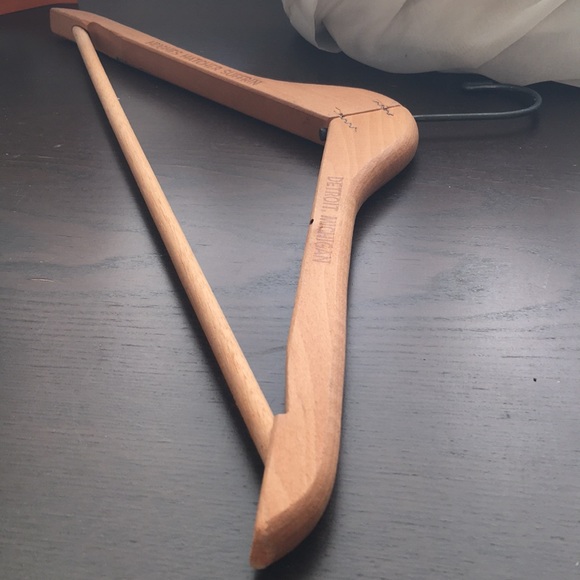 VTG wooden Hughes Hatcher suffrin garment hanger - Picture 6 of 6